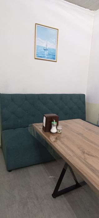 Диван и стулья хорошо