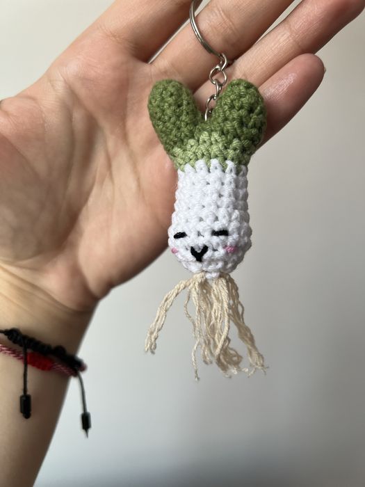 Breloc ceapa verde - cadou handmade amigurumi