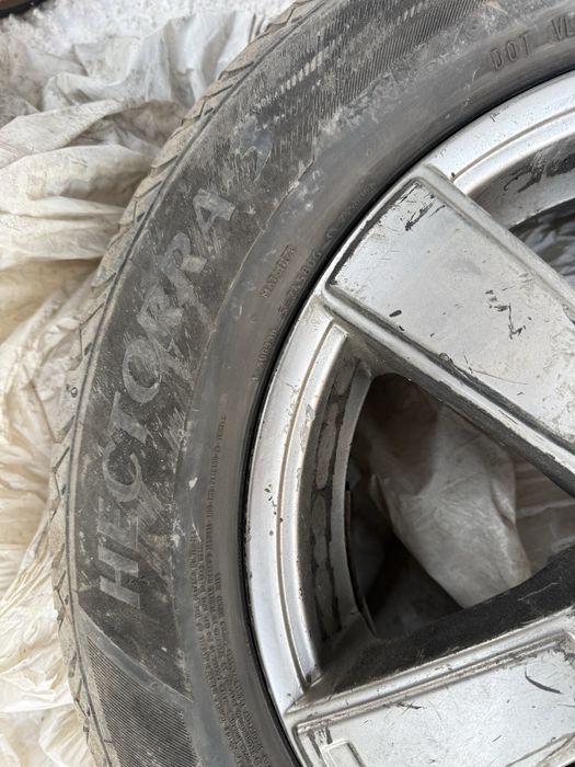 Продается шины с дисками на тойоту