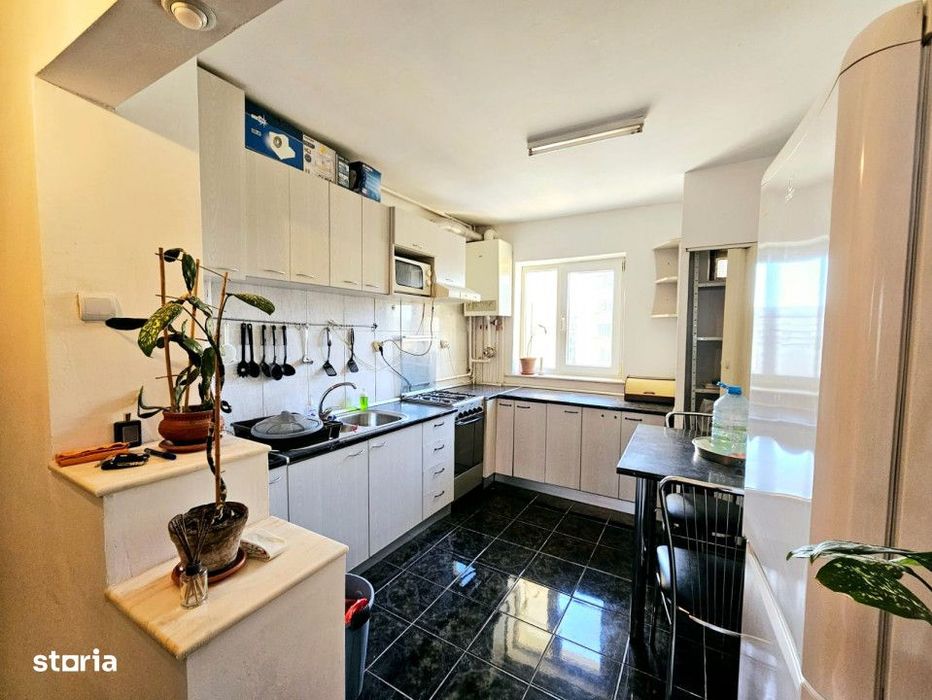 Apartament 3 camere decomandat | Balcon | Etaj 8/10 | Pod Calvaria
