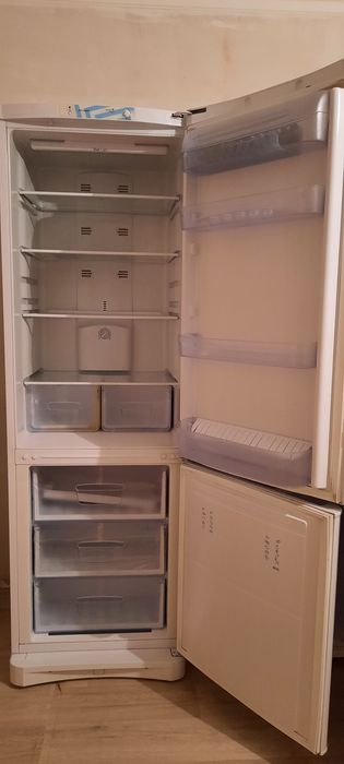 Холодильник Indesit