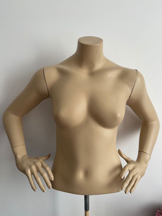 Дамски манекен за дрехи