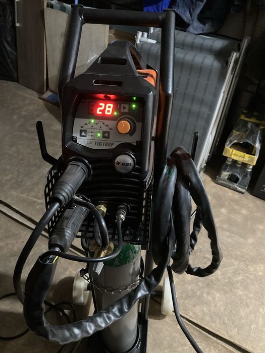 Vind doua aparate de sudura aproape noi foarte putin folosite