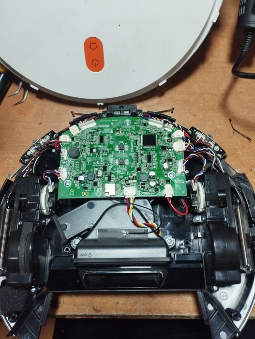 Ремонт робот пылесосы. Робота техника