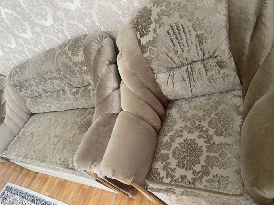 Продам диван с креслами