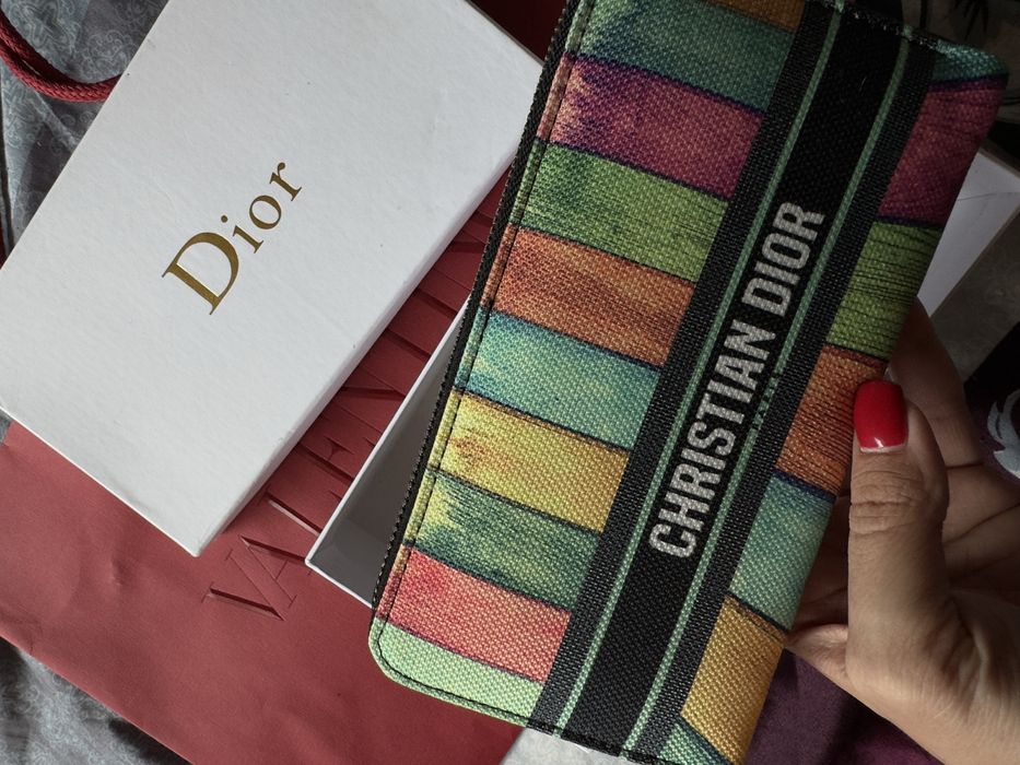 Ново дамско портмоне