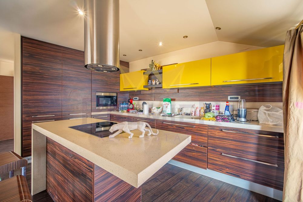 Продава се Четиристаен апартамент в Варна, Чайка - 200 кв.м за 2100 €/кв.м - Снимка #1