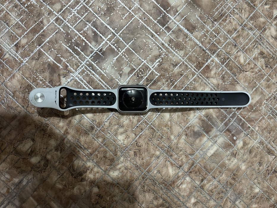 Apple Watch SE 40мм Nike