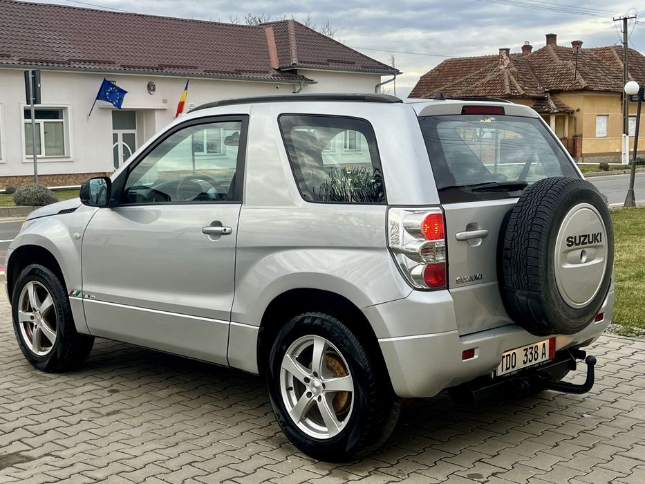 Suzuki Grand Vitara 4x4  an 2009 motor 1.6 benzina