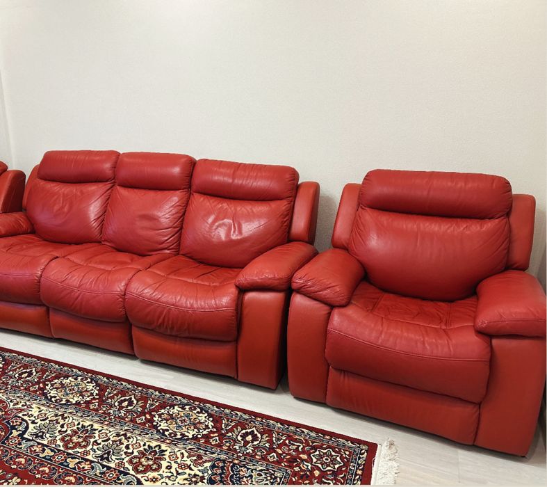 Продается диван и два кресла в гостинн