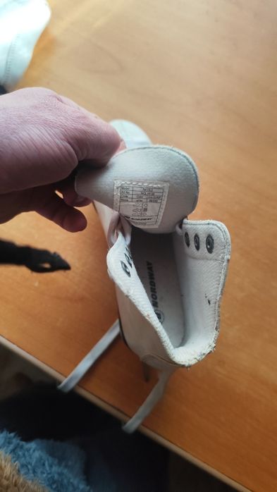 Продам детские коньки