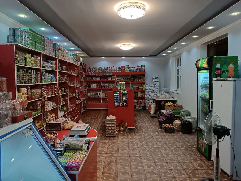 Magazin polkalari sotiladi