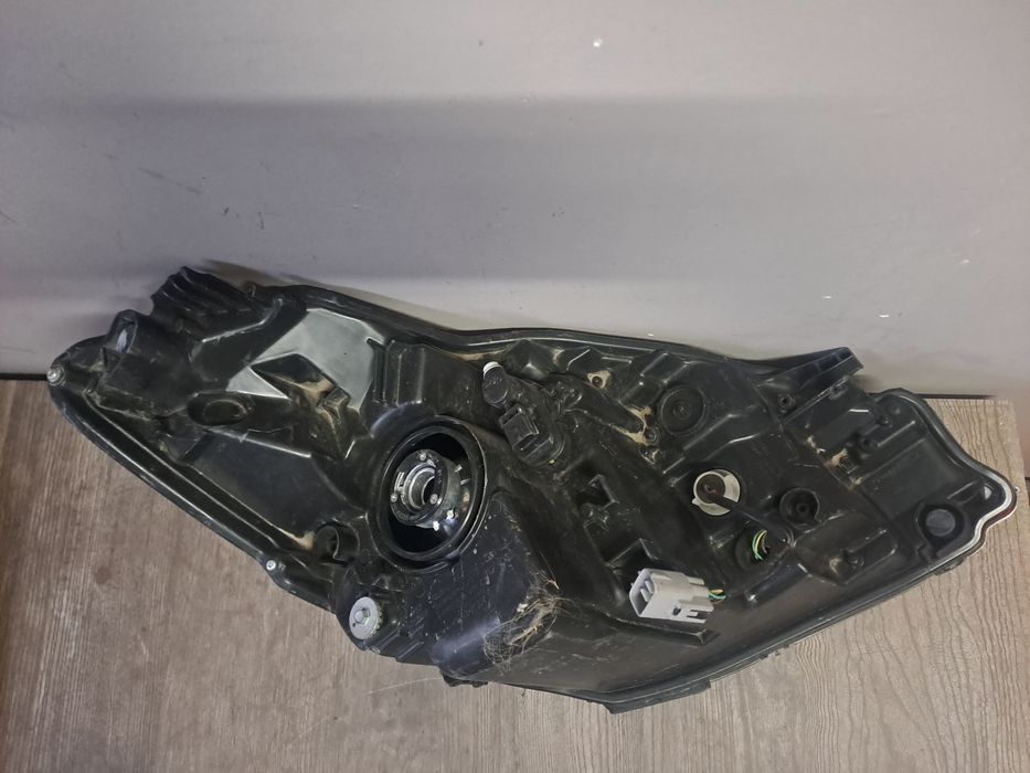 Yaris 2014-2017 фар лед