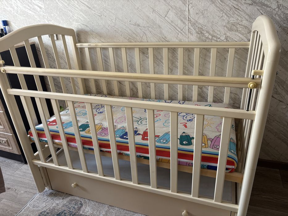 Детская кроватка