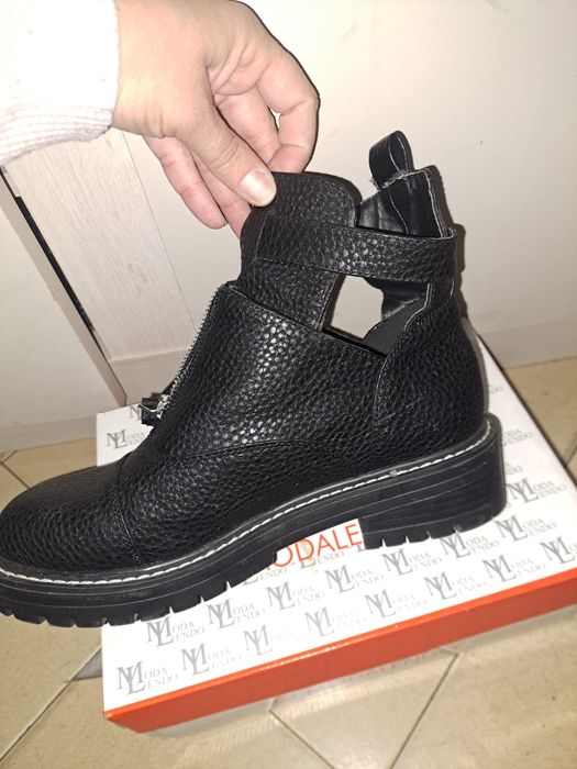 Дамски боти с цип