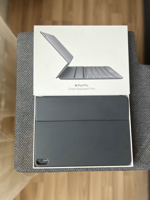 Vând tastatură iPad Pro. Smart Keyboard Folio.