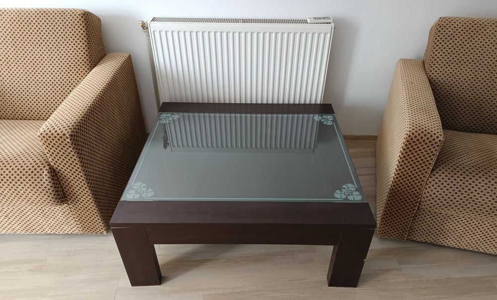 Set hol living 2Fotolii comode textil si masa pal cu sticla stare buna