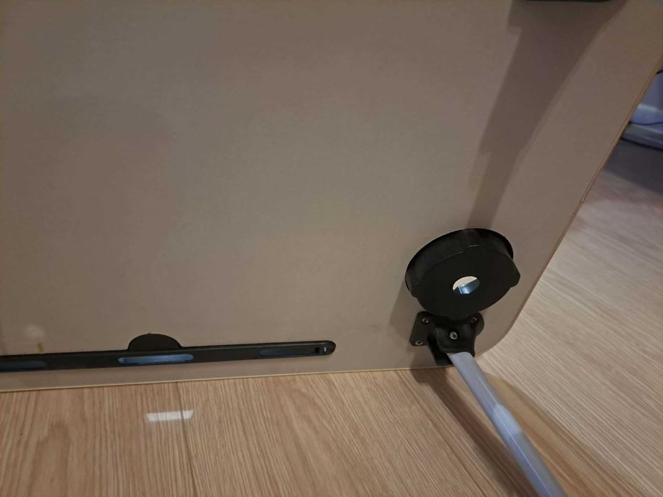 Регулируема подвижна маса за лаптоп