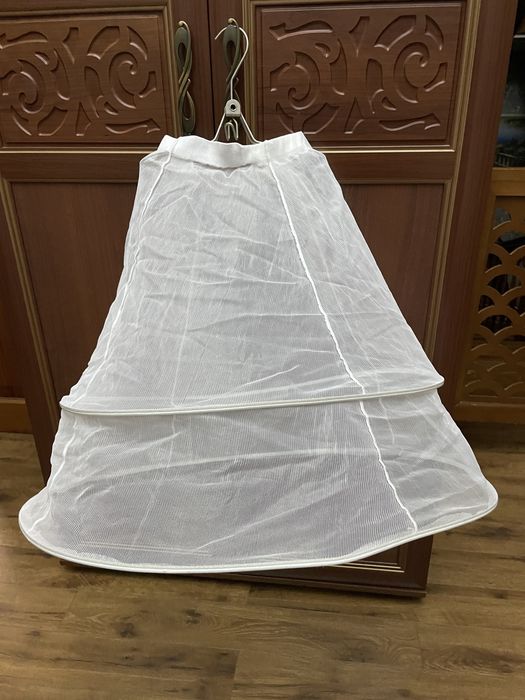 Нарядное платье для девочки на 5-7 лет