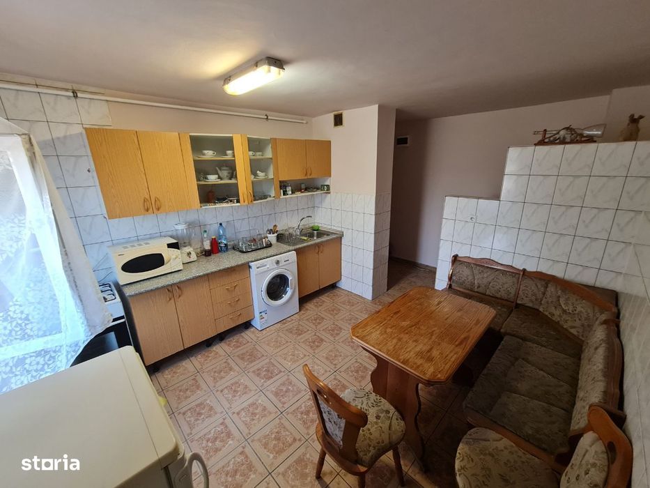 Inchiriez ap. 2 camere Decomandat Pe Bulevard Centrala,Clima.