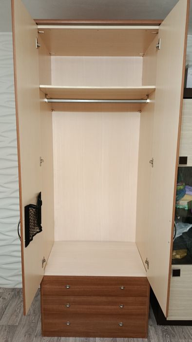 Продаю шифоньер.