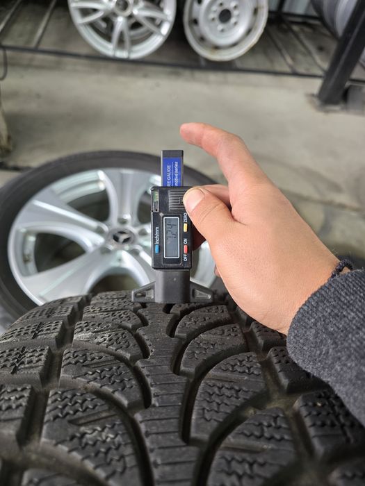 1 Брой Гума 235/60/18 Bridgestone 7mm 23dot