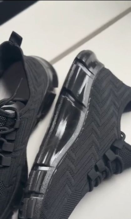 Erkaklar uchun krossovkalar, Tods

 Tods erkaklar krassovkasi – bu zam