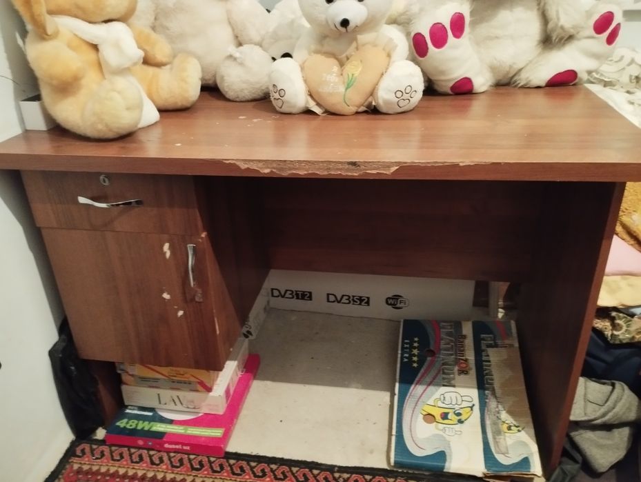 Песменый стол прочный Срочно продаю