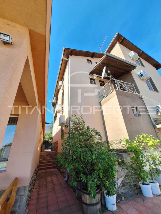 Продава се Хотел в Пловдив, Тракия - 390 кв.м за 1283 €/кв.м - Снимка #1