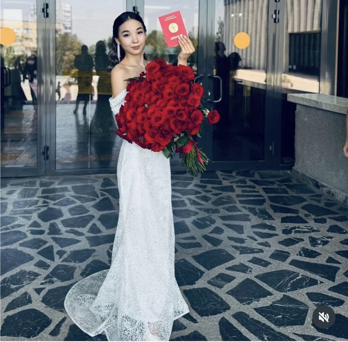 Платье вечерние.