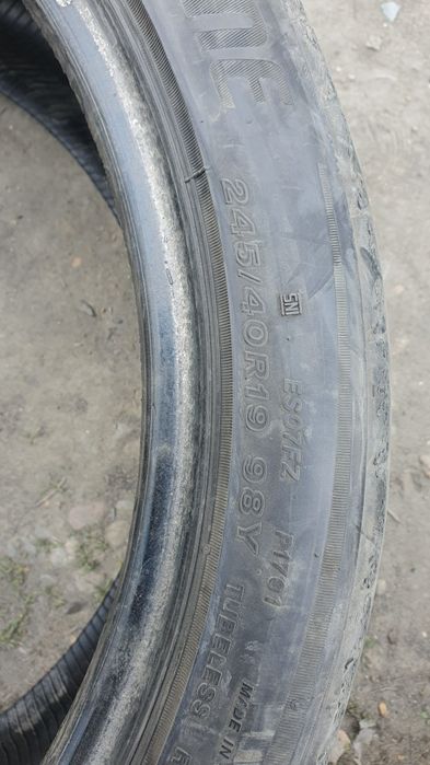 Продам две шины r19