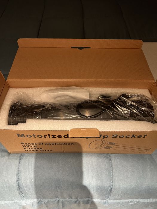 Priza turn retractabila