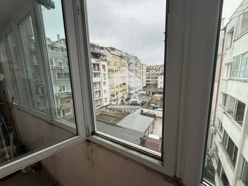 Продава се Тристаен апартамент в Бургас, Възраждане - 82 кв.м за 871 €/кв.м - Снимка #11
