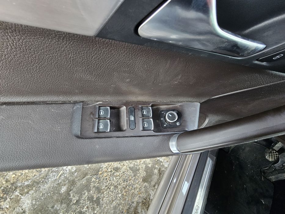 Vand dezmembrez vw passat B7  , 60000 km , 1.8 tsi , 160 cp ,  AVARIAT