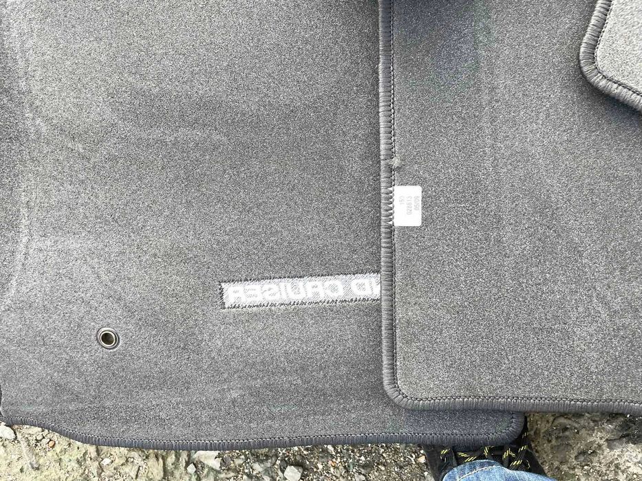 Текстилни Мокетни Стелки Toyota Land Cruiser Черно Оригинал