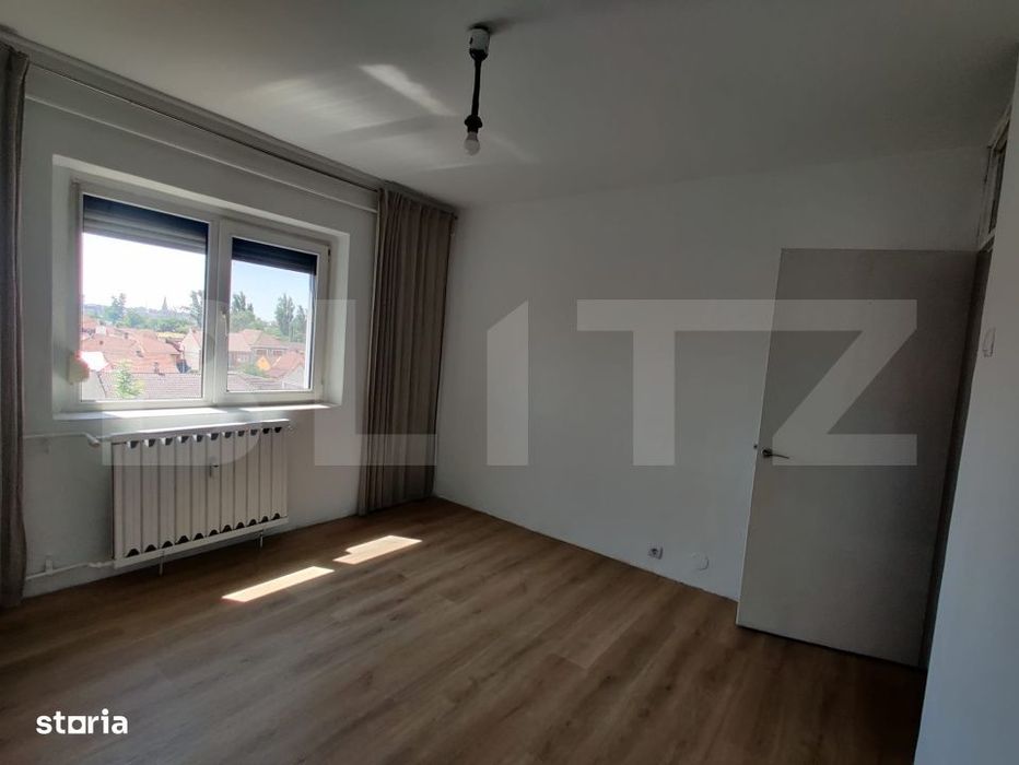Apartament 3 camere, 65 mp, 2 bai, balcon deschis, zona Decebal