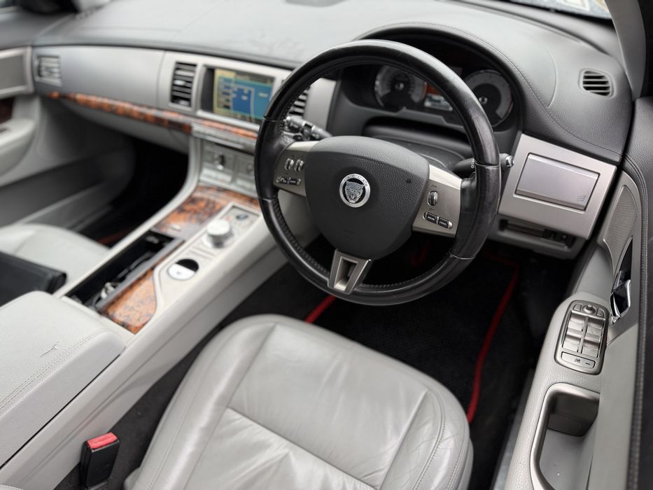 JAGUAR XF - 3.0 diesel - V6 - 245 CP - Euro 5 - Automat - Luxury