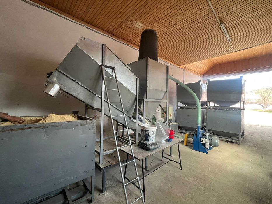 Micro FNC format din moara 15 kW, amestecator si distribuitor automat