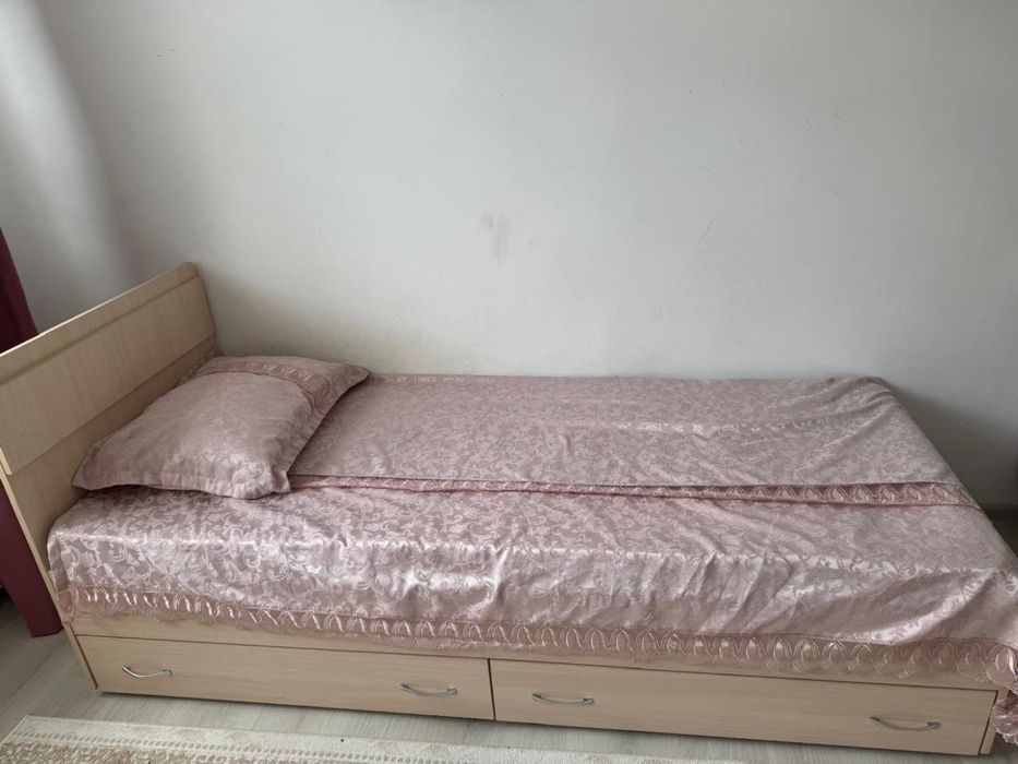 Продам одноместную кровать вместе с матрасом