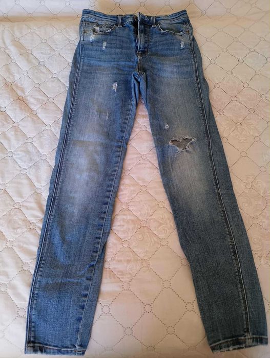 Дънки Страдивариус - размер S, клин, меки и ефектни, 17 евро