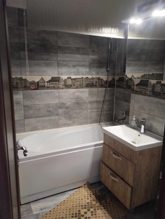 Inchiriez apartament 2 camere Hotel Rusca in spate