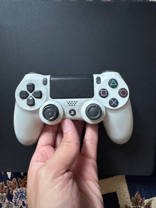 Продам ps4 с играми