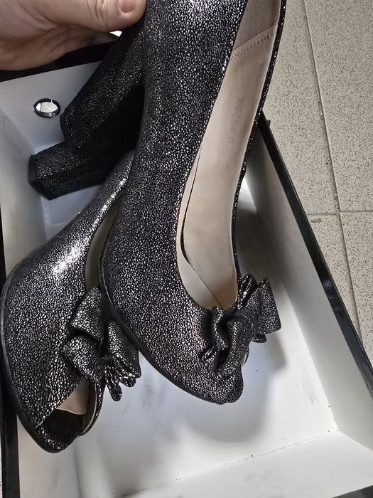 Продам женские туфли