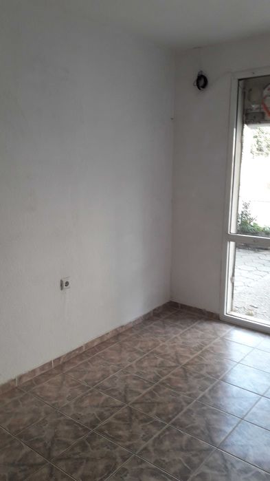 Дава се под наем Магазин в Стара Загора, Опълченски - 17 кв.м за 76.5 € - Снимка #2