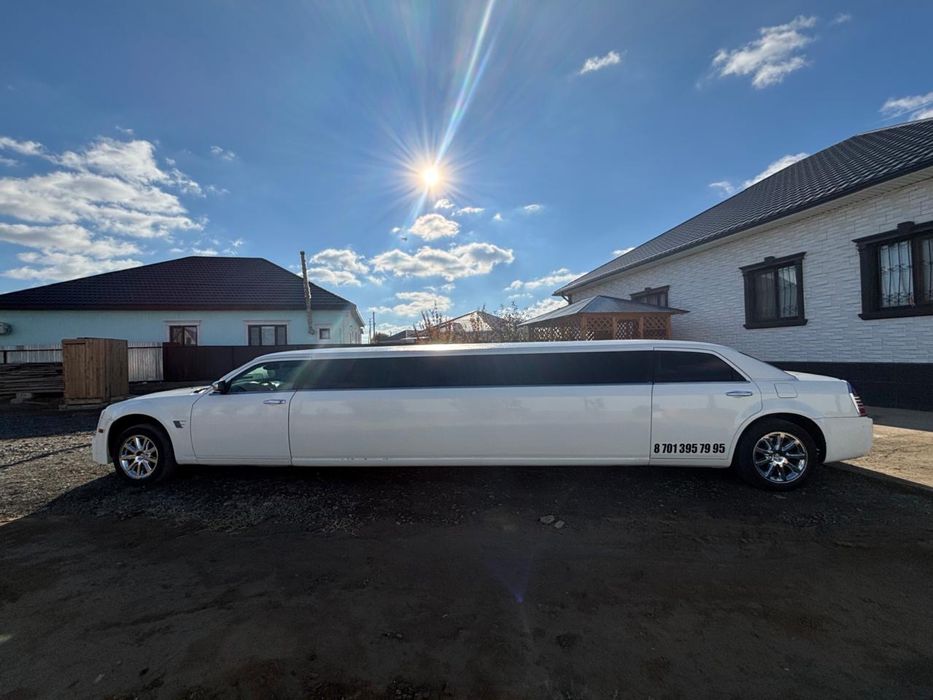 Продам Лимузин в стиле Rolls Royse!