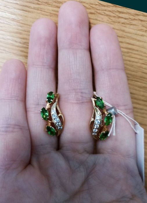 Новые золотые серьги 585 пробы