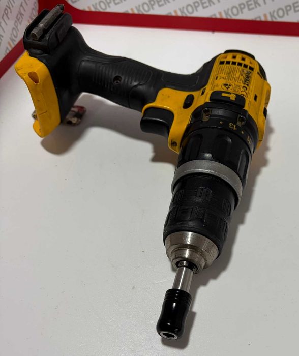 Винтоверт Dewalt DCD735