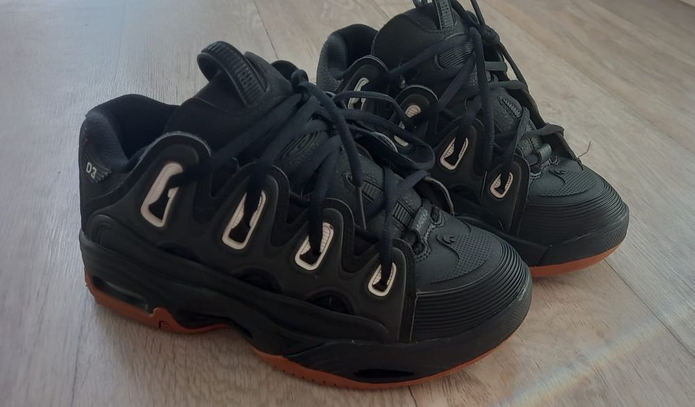 Продам кроссовки