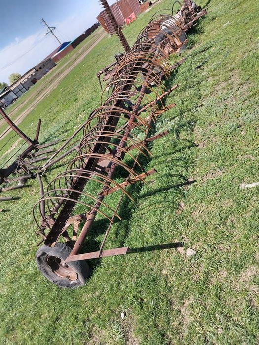 Продам трактор,прицепы