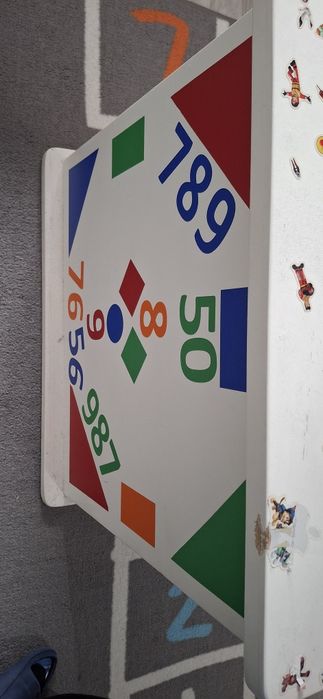 Монтесори шкаф за игра и рафт за стена